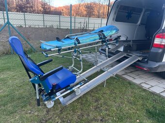 VW Transporter T5 facelift, 2.0 TDi, sanitné vozidlo - 6