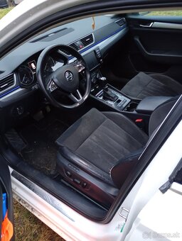 Predám 4x4 škoda Superb combi ročník 2016 dsg - 6