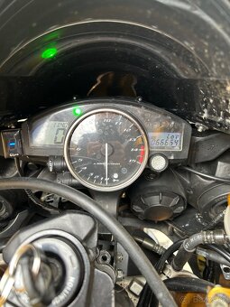 Yamaha R1 - 6