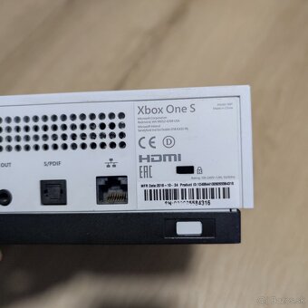 Xbox One S 1TB - 6