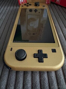 Nintendo Switch Lite Hyrule Edition + Magnetický kryt - 6