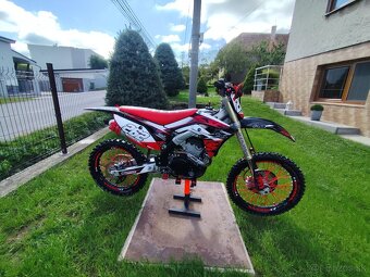 Honda CRF250R , 70MTH - 6