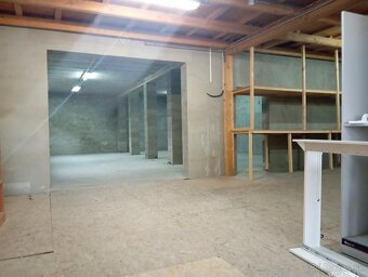 Obytný dom, sklady, kancelária - 6