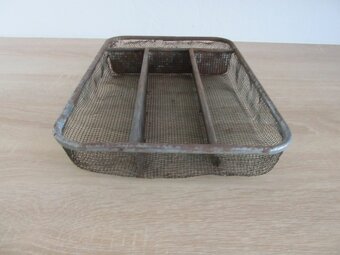 Predám starožitný kovový príborník. - 6