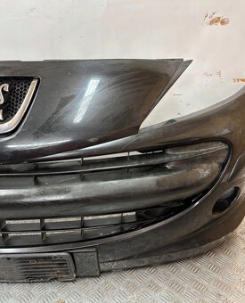 Peugeot 207 2006r predný nárazník - 6