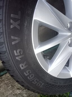 VW Golf 7 15"..195/65 R15 XL originál hliníkové disky - 6