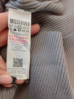 Šaty × XL 5€/ks - 6