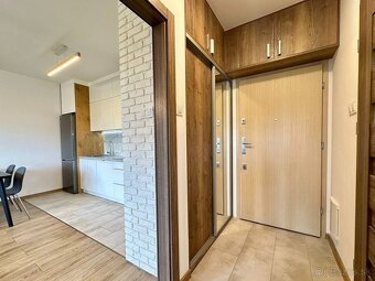 NA PRENÁJOM KOMFORTNÝ VEĽKÝ BYT V CENTRE MESTA 45 M2 - 6