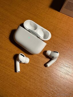 airpods pro with Wireless Charging Case 2019 - 6