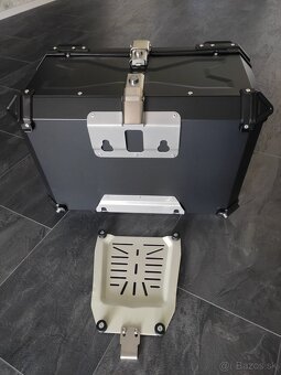 Univerzálny hliníkový moto kufor (TopCase) 55L, 65L - 6
