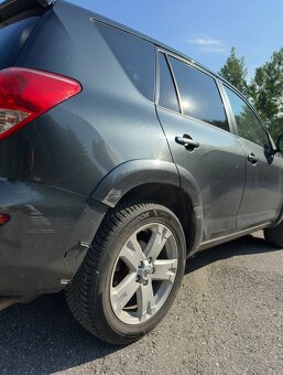 Predám Toyotu rav4 2.2 - 6