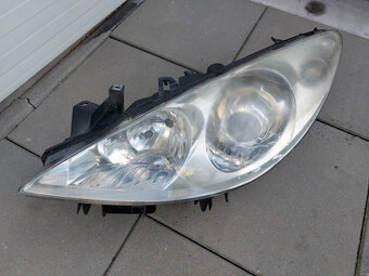 lavé predné svetlo peugeot 307 facelift rok 2006 - 6