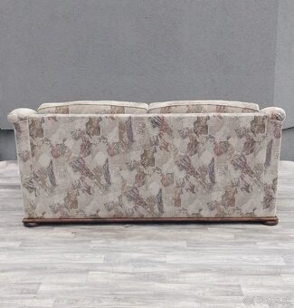 Dvojsedačka s dreveným rámom . - 6