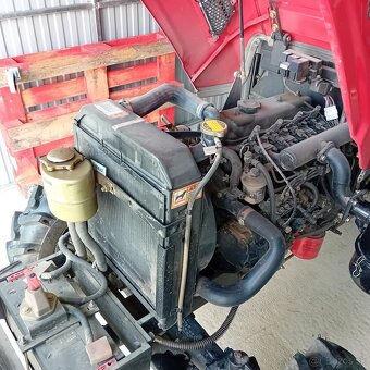 Predám traktor s náradím - 6