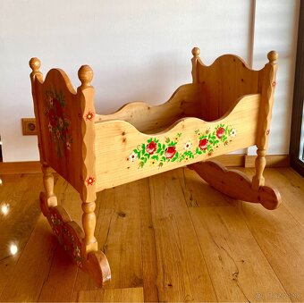 Stará dřevěná malovaná kolébka - 6