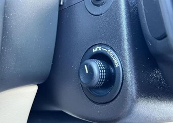 Jaguar XF 3.0D AUTOMAT KŮŽE NAVI KAMERA nafta automat 177 kw - 6