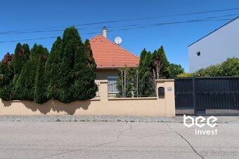 Rodinný dom s veľkým pozemkom,  s prekrytým bazénom,  s  alt - 6