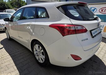Hyundai i30 1.6-KAMERA-NÍZKÉ KM - 6