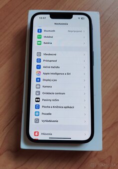 Apple iPhone 16e 128GB black - 6