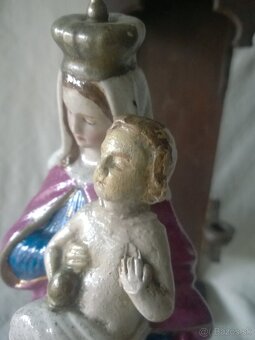 stará madona v drevenom oltáriku - 6