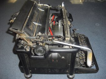 predam starozitny funkcny pisaci stroj Remington vyr. Brno - 6