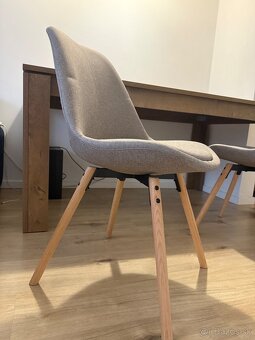 Jedálenský stôl so stoličkami. - 6