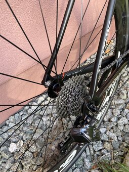 Cestný karbónový bicykel - 6