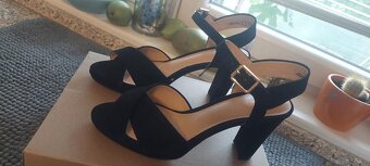 Clarks kožené sandále, PC 139,95 eura. veľ. 38 - 6