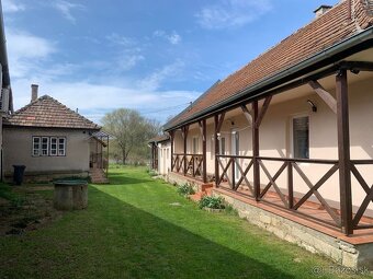 Rozľahlý pozemok s dvoma domami - 6