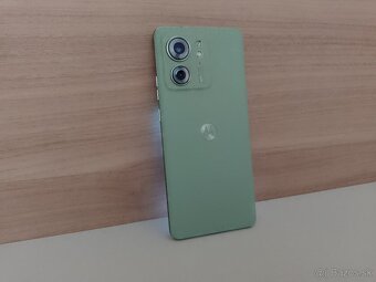 Motorola Edge 40 - 6