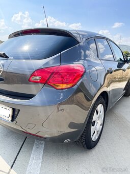 Opel Astra 1.4 benzín 2010 - 6
