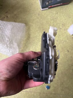 predam zamok dveri na ŠKODU OCTAVIU1 - 6