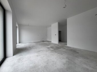 5i dom | pozemok 417m2 | 2x parking - 6