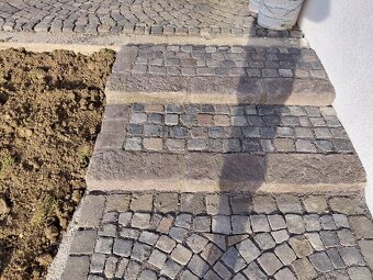 Kamenné obrubniky, kocky, mačacie hlavy - 6