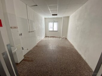 Veľké obchodno-komerčné priestory na prenájom vo frekventova - 6