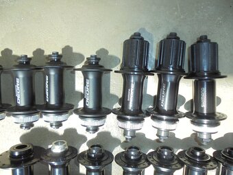 Novatec Boost + Sh.XT + Sh. Alivio 12x142 mm. + Predné 15x10 - 6