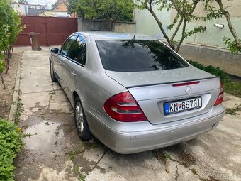 Mercedes E320 - 6