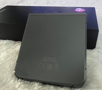 Samsung Galaxy Z Flip5 RAM 8GB/512GB RAM - 6