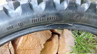Predám Metzeler pneumatiky 90/90/21 4ks - 6