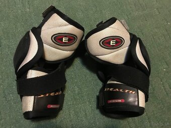 Predám lakťové chrániče na hokej 2 druhy - 6