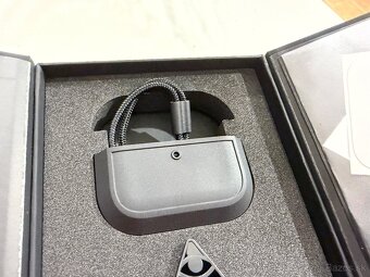 Dbrand grip púzdro apple airpods pro 3 - 6