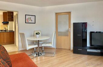 Prenájmem 3 izbový byt v centre Nových Zámkov - 6