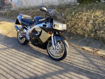 Suzuki gsxr 750 - 6