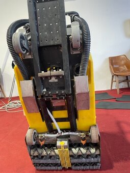 Stroj na čistenie eskalátorov a travelátorov - 6