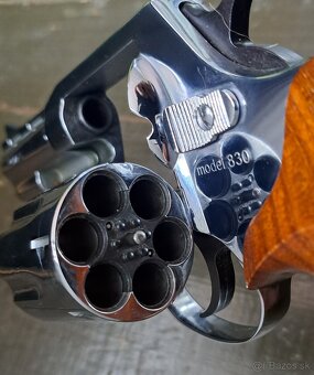 REVOLVER HOLEK MODEL 830 - 6