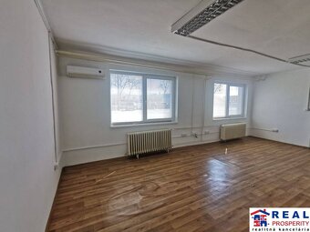 STROJNÍCKA: SKLAD 605 m2-naklad. rampa 164 m2, soc. záz., 4 - 6
