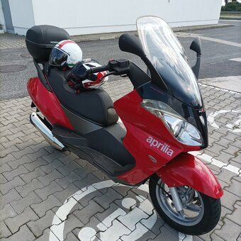 Maxi scooter Aprilia Atlantic 125. - 6