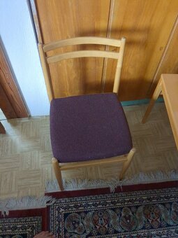 Gauč - posteľ ,stolík 4x stoličky stol nie kresla - 6