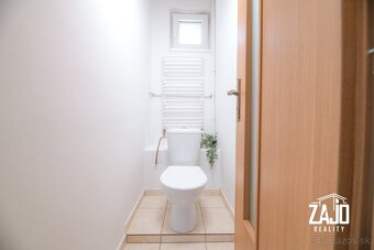 Na predaj priestranný rodinný dom s dvoma bytovými jednotkam - 6