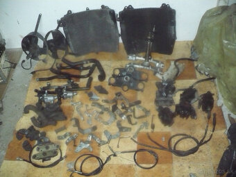 Suzuki RF 600/ 900 rv.94-díly ze tří moto - 6